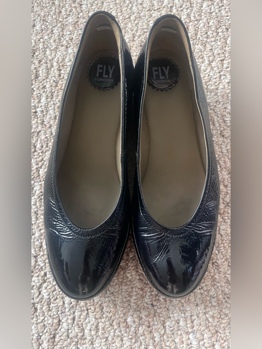 FLY London Yasi Crinkle Patent Wedge EU 41 / US 10